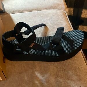 Teva women’s size 8 black sandals